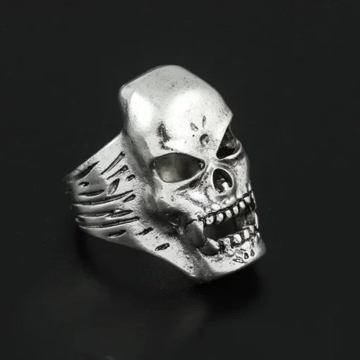 Eddie Munson ings Skull